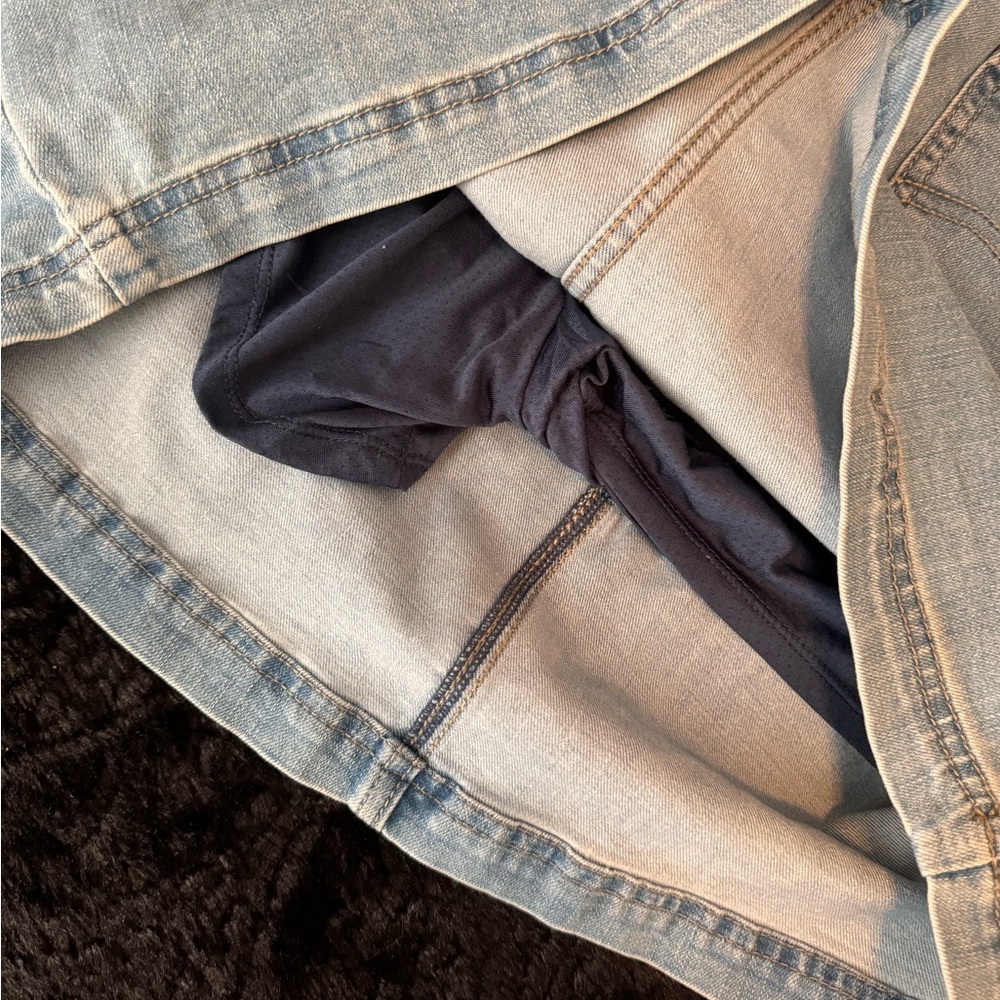 Light wash denim skort - Picture 3 of 4
